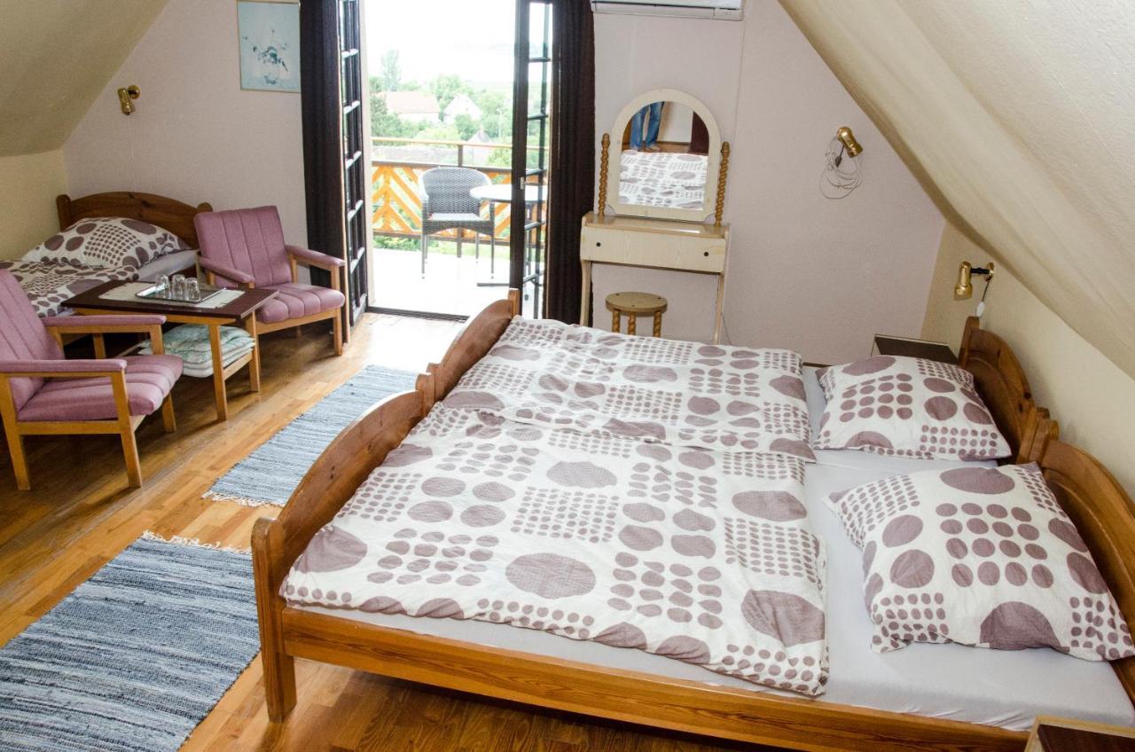 Bed and Breakfast Pigal Panzio Badacsonyörs Exterior foto
